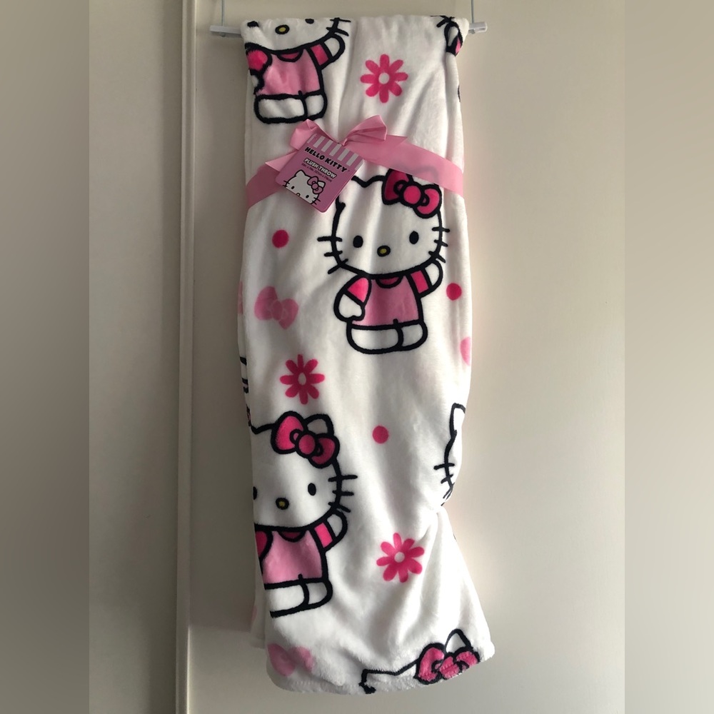 Hello Kitty Daisy Blanket - BNWT